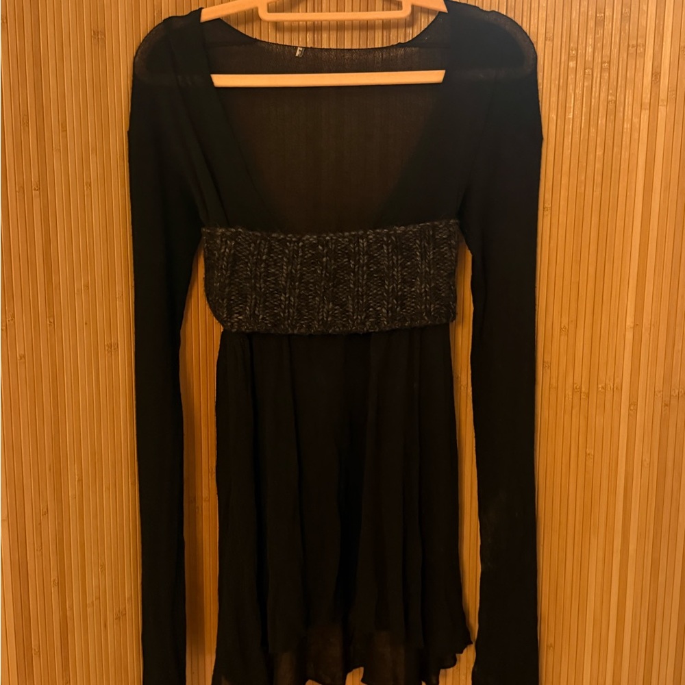 Black Long-Sleeve V-Neck baby doll top with Knit Bust
